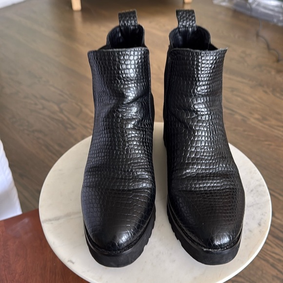 Andre Assous Shoes - Andres Assous Peggy Boot (Chelsea style) grained leather, featherlight